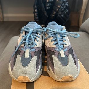 Yeezy boost 700 carbon blue